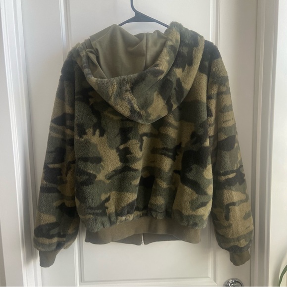 Donating soon Fur jacket - Picture 3 of 7